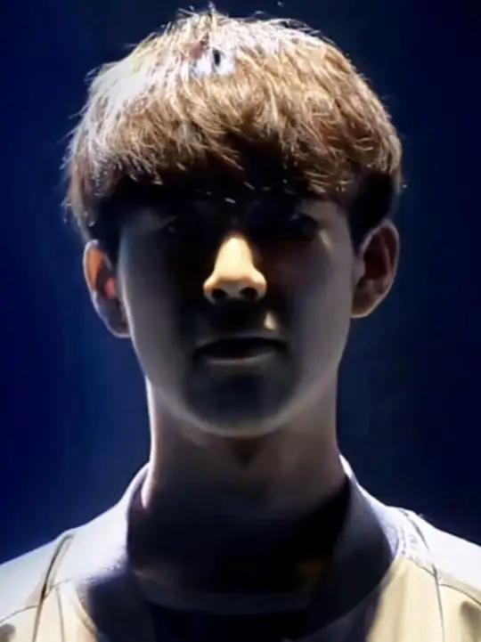 YB状态低迷，一触即溃。Bach夜魔在团队战斗中无敌。YB在第一局中输给了Tidebound。