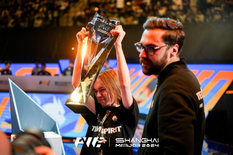 Bilibili Gaming official shared photos： knight went to participate in the City Hero Contest