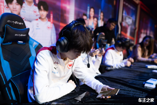 豪取5杀2局0阵亡！Light完美表现兜底，两局合砍18-0-13完美数据